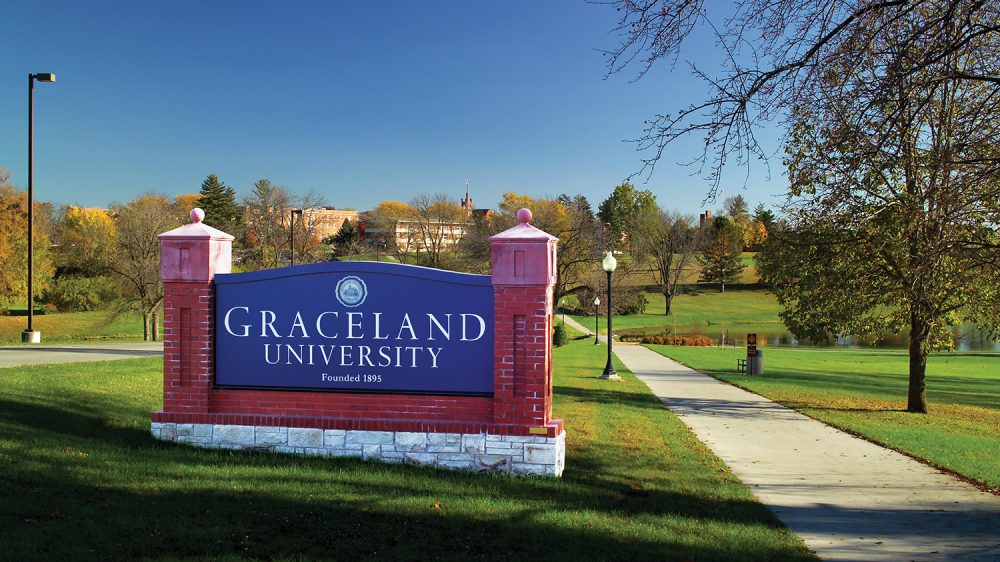 1095_GracelandUniv_018